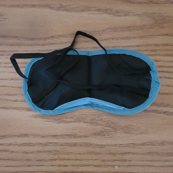 Mini Travel Pouch with Accessories - Picture 10 of 14